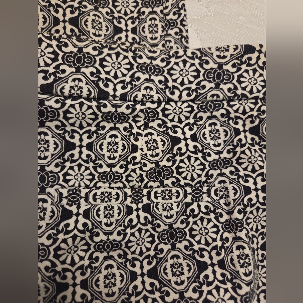 Chico's Size 1 Patterned Slacks - Picture 5 of 5